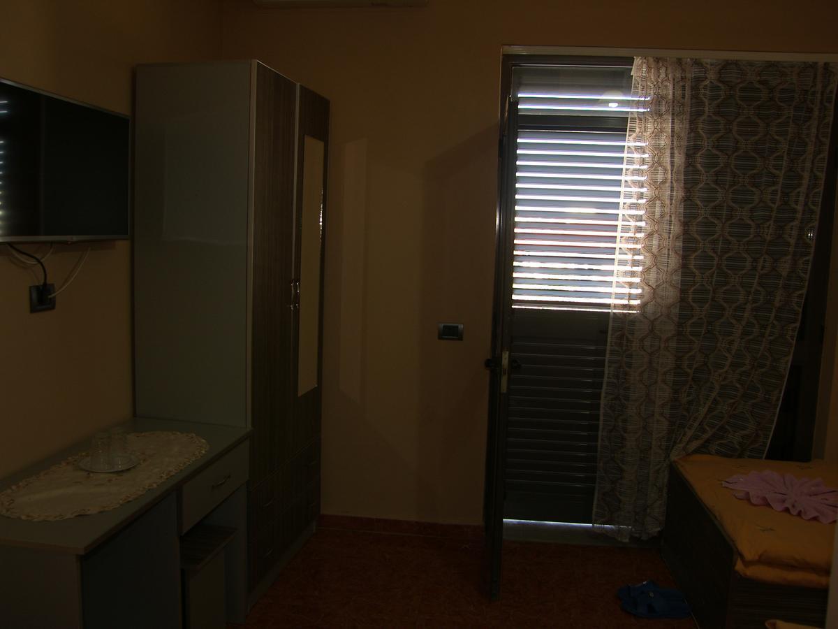 Shkodra Hotel Buitenkant foto